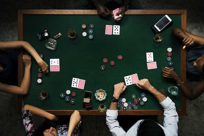 Mỗi vị trí trên bàn cược Poker lại có những ưu cũng như nhược điểm riêng